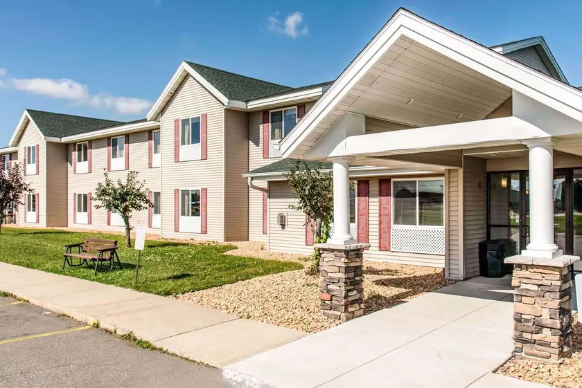 Travelers Lodge & Suites - Image 1