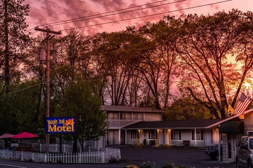 Maple Leaf Motel - Image 1