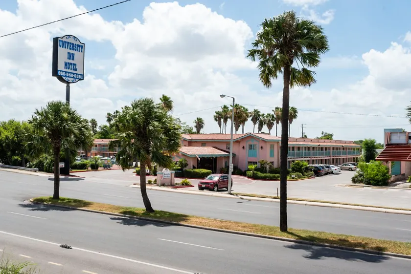 University Inn & Suites - Image 1