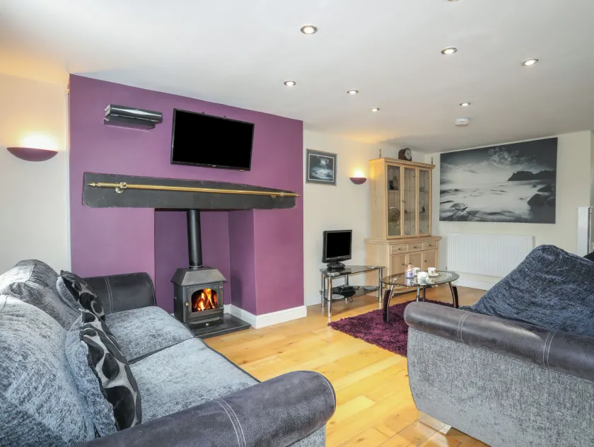 42 Hyfrydle Road - Image 1