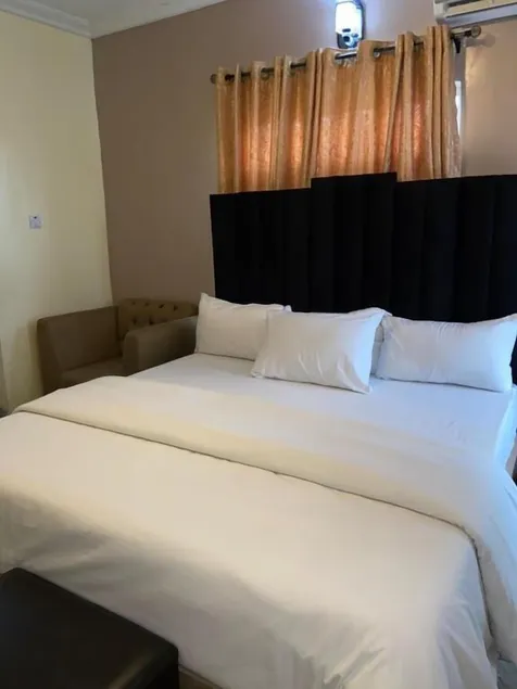 Bamod Hotel and Suites - Room