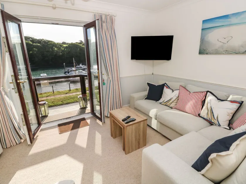 Yacht Haven View - Image 1
