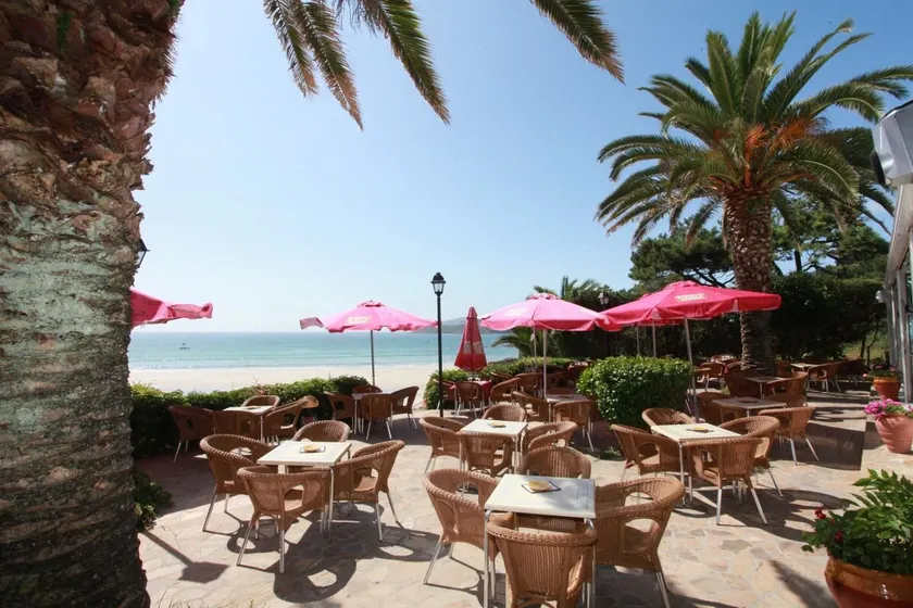 Hotel Restaurante Playa de Estorde - Image 1