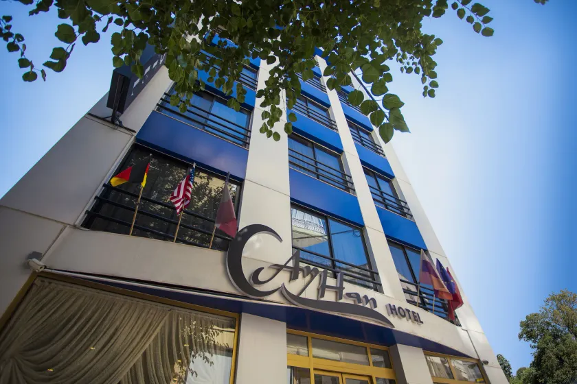 Ayhan Hotel - Image 1