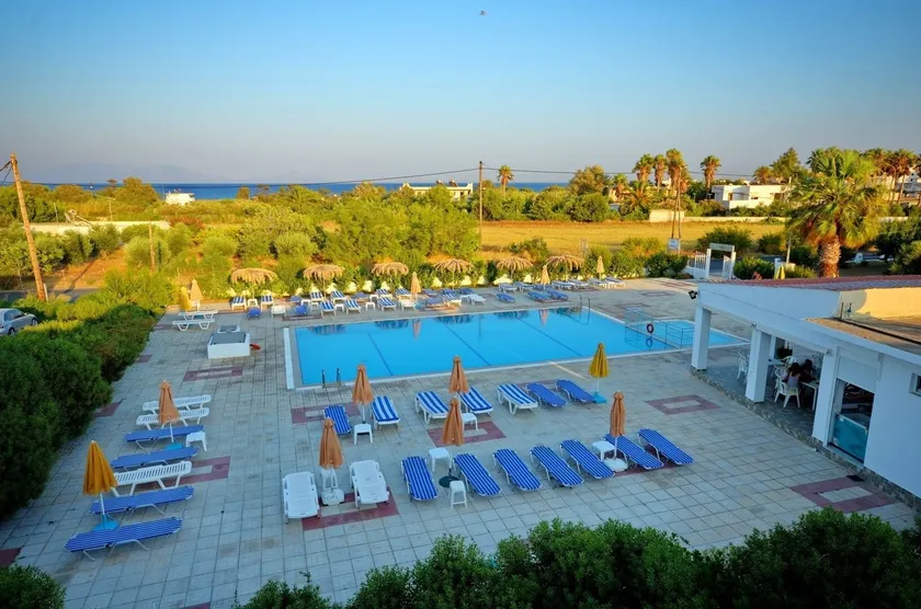 Nikos 2 Studios & Apartments - Image 1