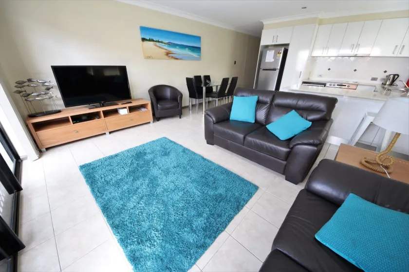 La Bella Vita 26 Landsborough St SWR - Image 1