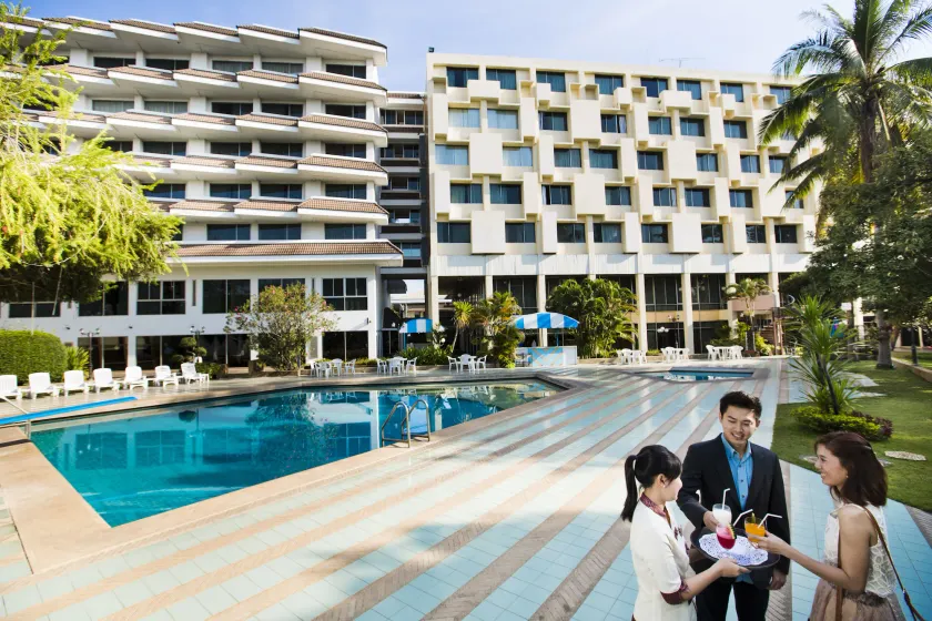 Charoen Hotel - Image 1