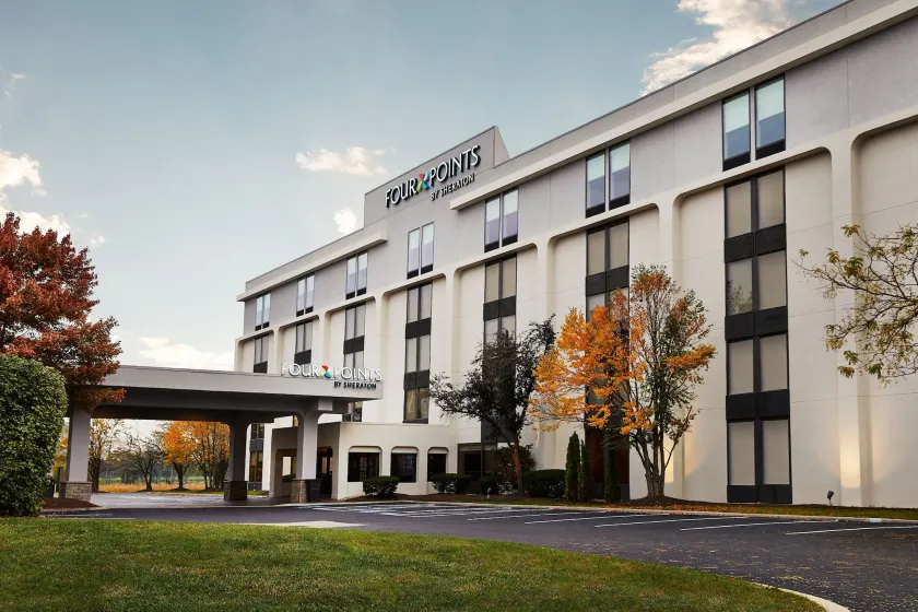 Four Points by Sheraton Chicago Westchester/Oak Brook - Image 1
