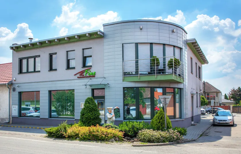 Fine Restaurant & Apartments - Image 1