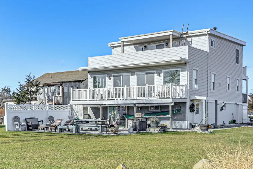 1 Block to Bellport Bay! Scenic Hamptons Hideaway - Image 1