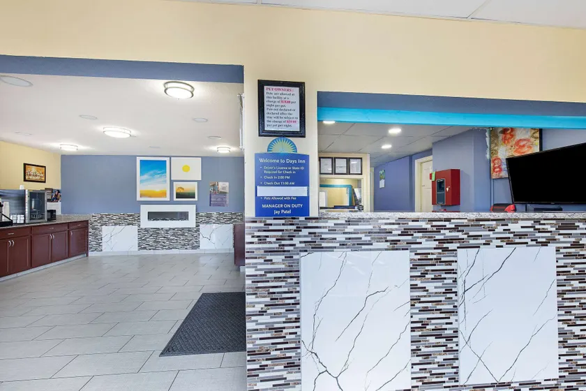 Days Inn by Wyndham Holladay - Lobby