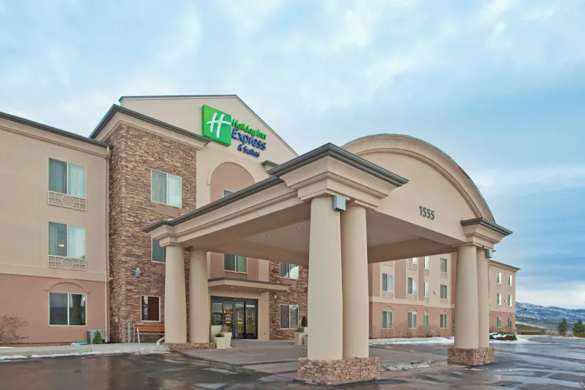 Holiday Inn Express Hotel & Suites Cedar City by IHG - Image 1