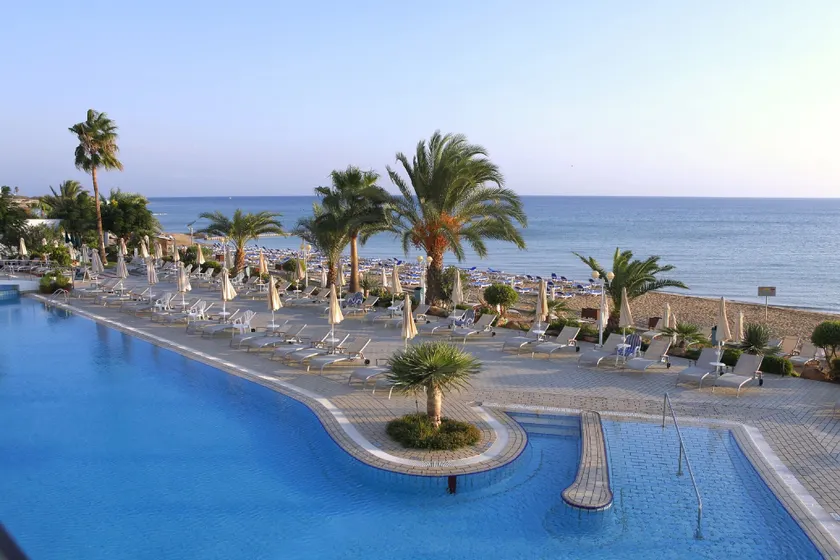 Sunrise Beach Hotel - Image 1