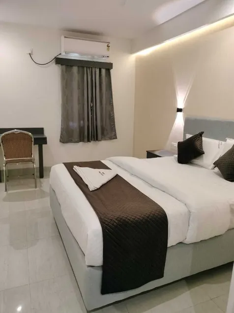 Hotel Paramount - Image 1