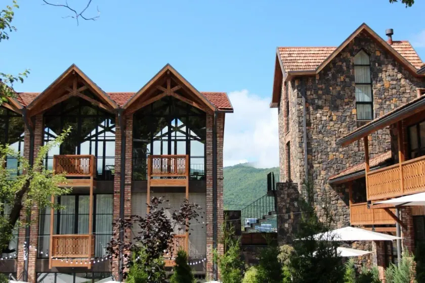 Dilijani Tun Hotel & Restaurant - Image 1