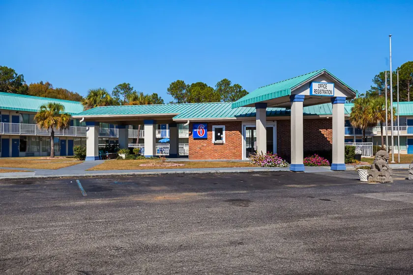Motel 6-Tifton, GA - Image 1