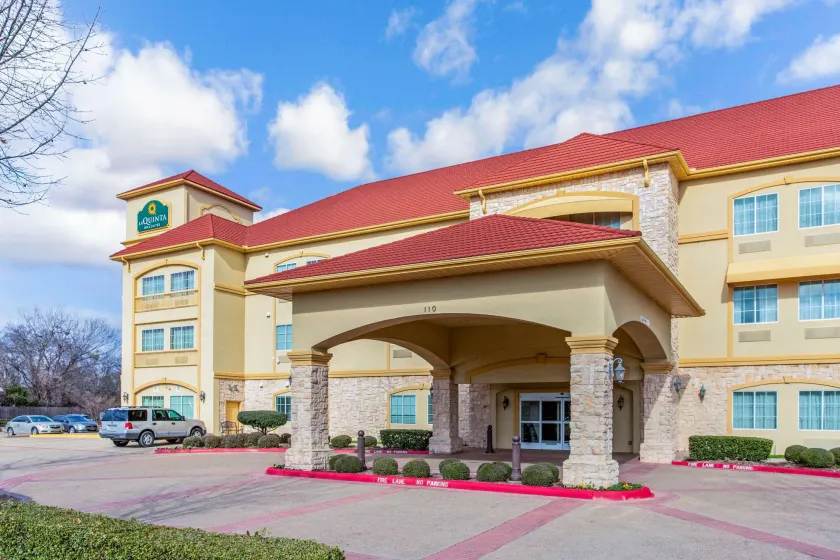 La Quinta by Wyndham Ennis - Image 1
