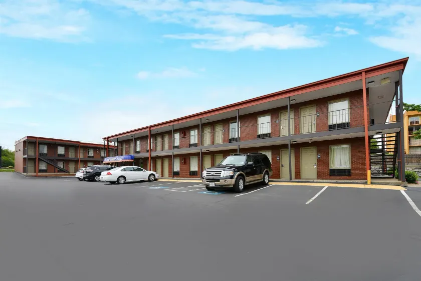 Americas Best Value Inn Near Downtown Nashville - Image 1