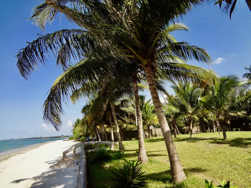 Oceanic Bay Hotel & Resort - Image 1
