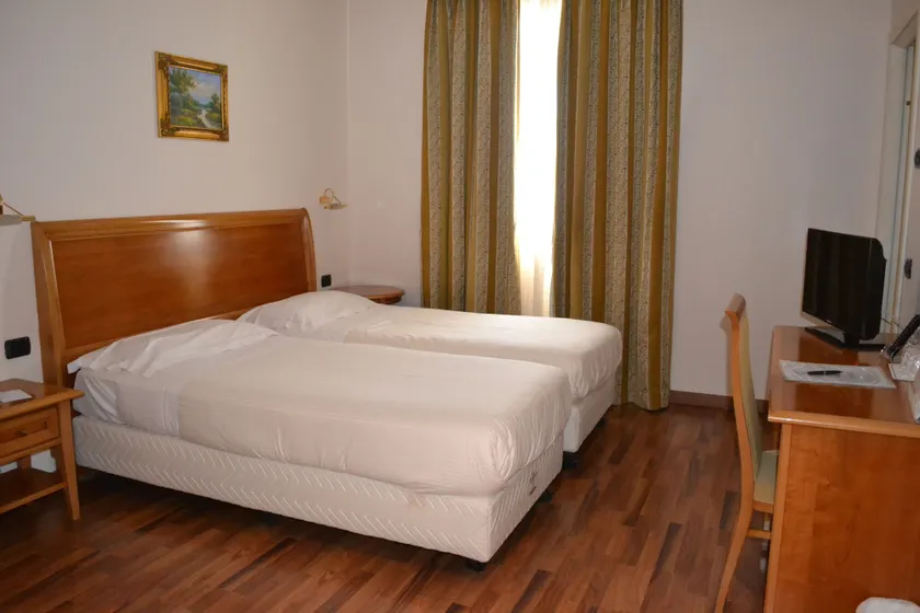 Tricolore Hotel - Image 1