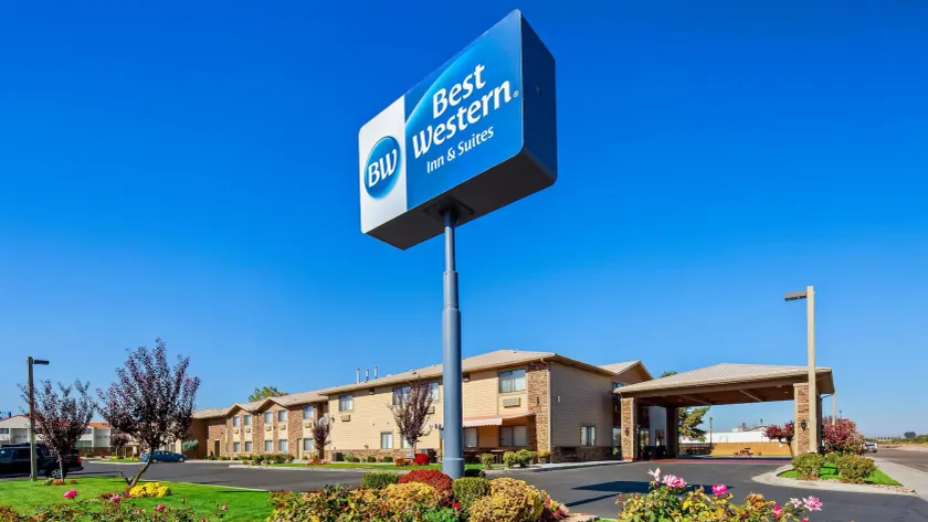 Best Western Inn & Suites - Image 1