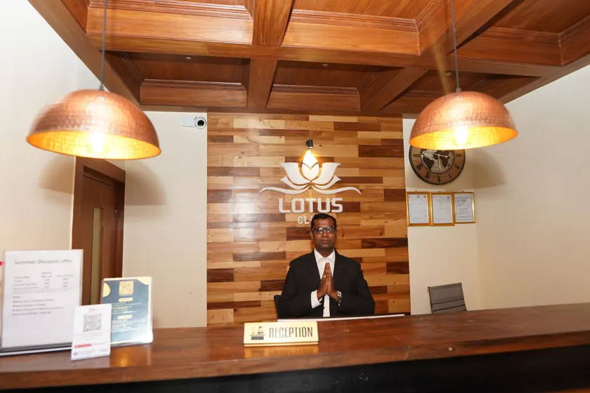 Lotus Shines & Amenities - Vestíbulo