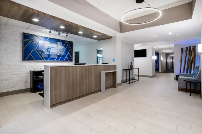 Holiday Inn Express and Suites Tampa I-75 at Bruce B. Downs by IHG - Saguão