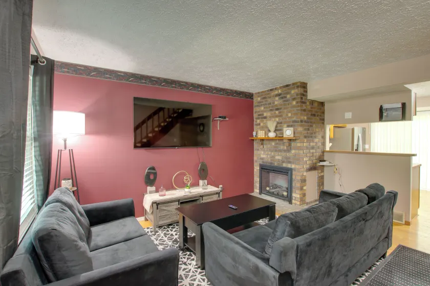 5 Mi to Downtown Davenport! Townhome w/ Patio - Image 1