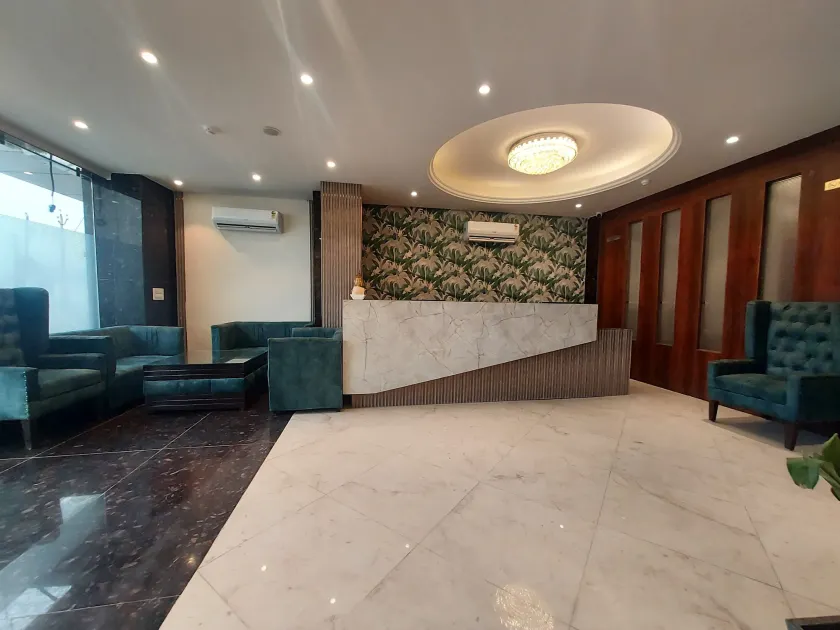 Hotel Dreamland Inn - Image 1
