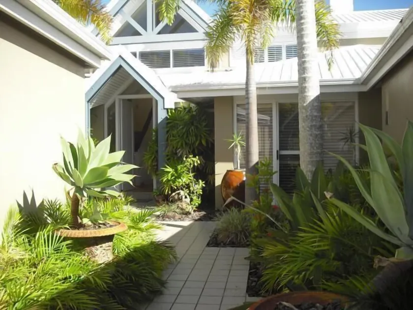 Sanctuary Cove Villas - Image 1