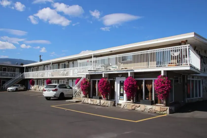Plaza Motel - Image 1
