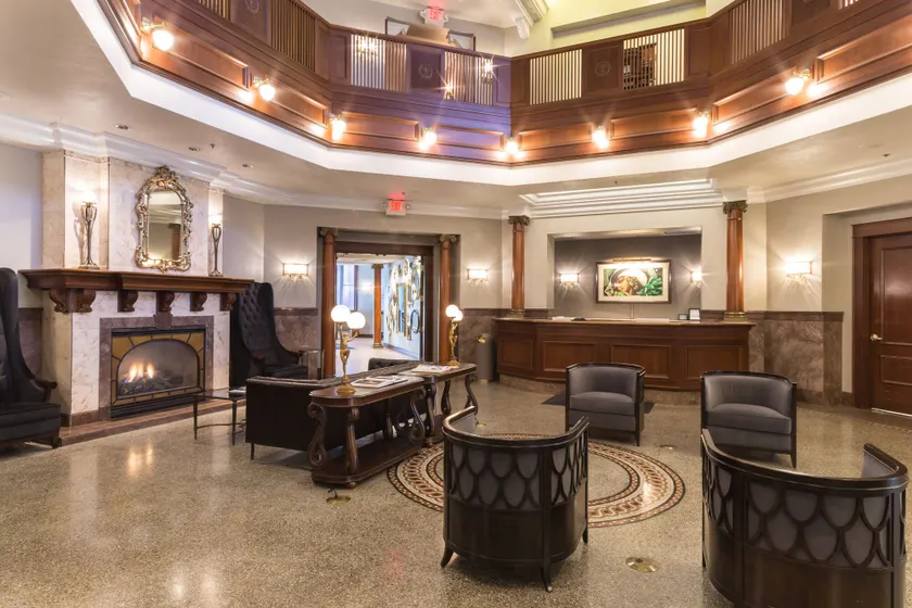 Hotel Winneshiek - Image 1