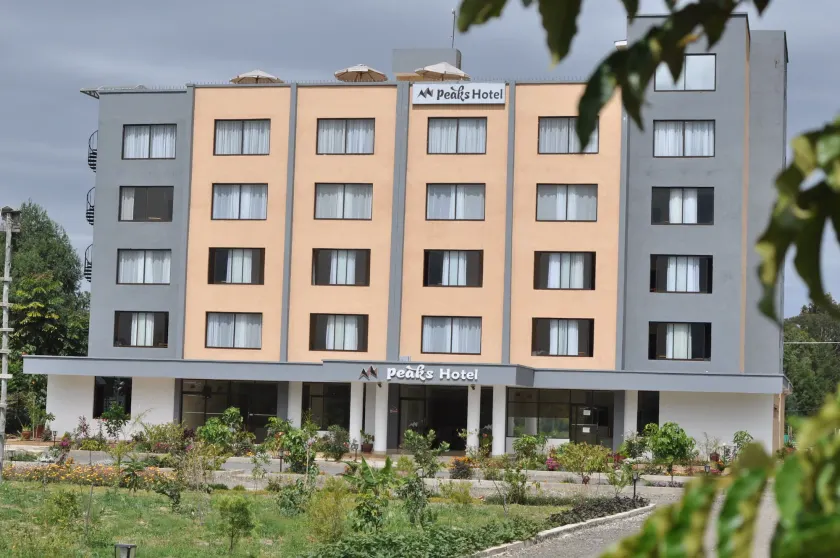 Peaks Hotel Nanyuki - Image 1