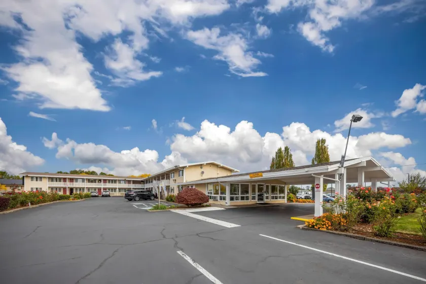 Rodeway Inn Albany - Image 1