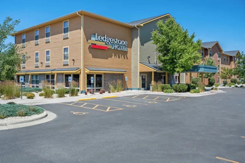 Ledgestone Suites Hotel Billings - Image 1