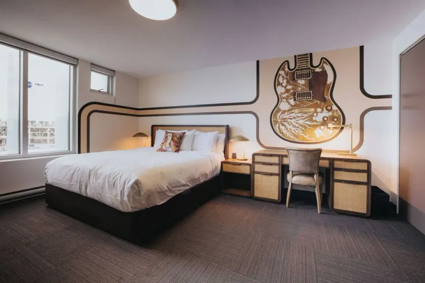 Hotel Burnaby - Image 1