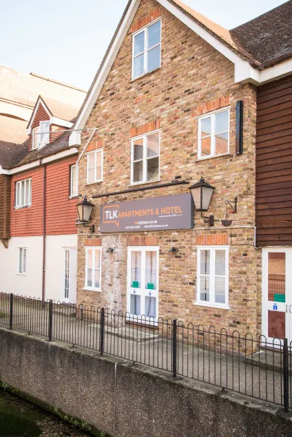 TLK Apartments and Hotel - Orpington - Image 1