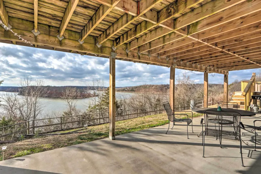 Lakeside Urbana Home - Near Hunting & Fishing! - Image 1