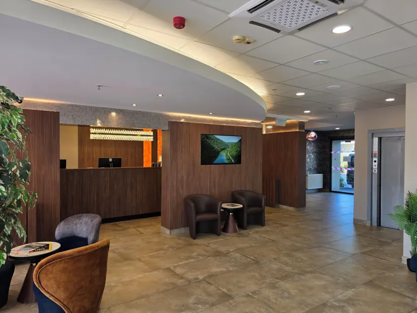 Canada Hotel Budapest - Image 1
