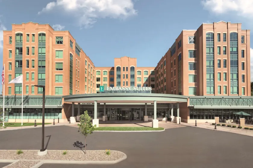 Embassy Suites Saratoga Springs - Image 1