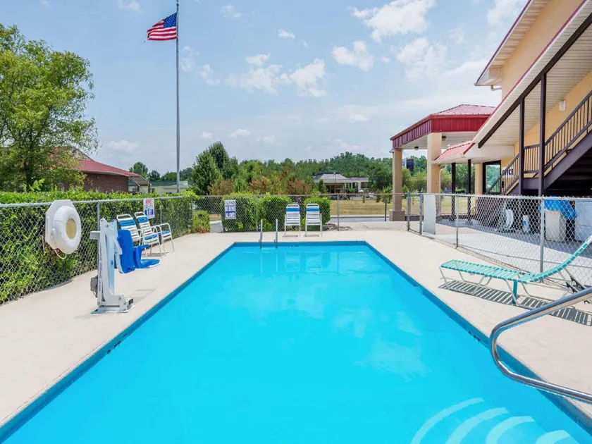 Super 8 by Wyndham Cleveland - Image 1