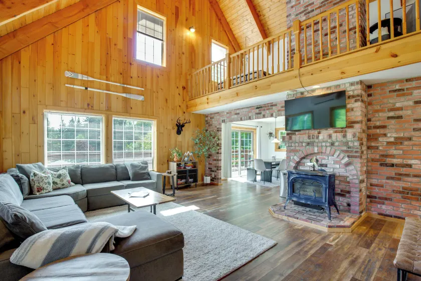 Mount Rainier Views & Hot Tub: Pet-friendly Cabin! - Image 1