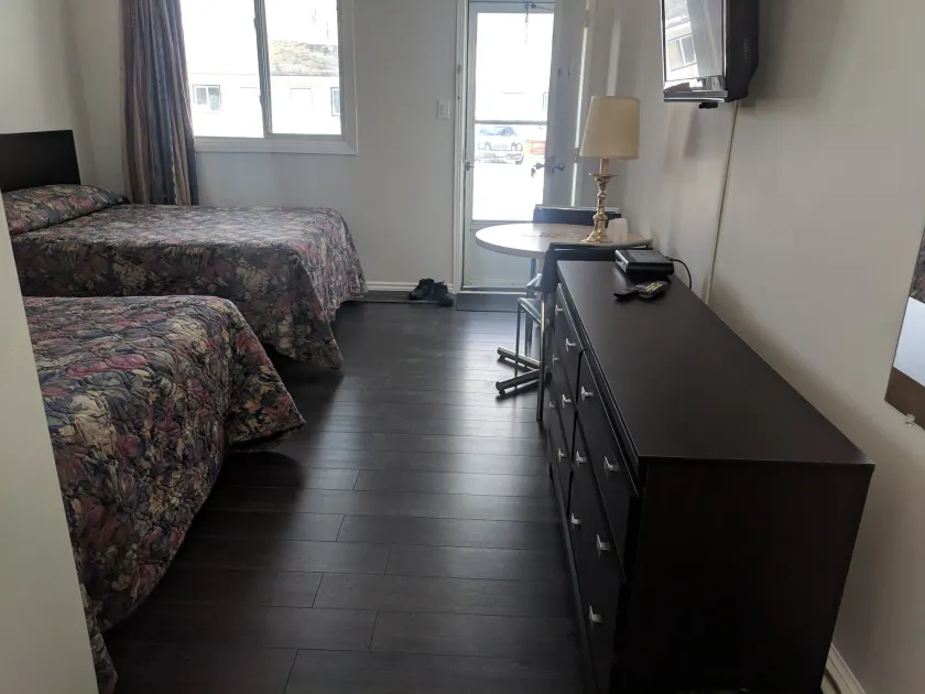 Hilltop Motel - Image 1