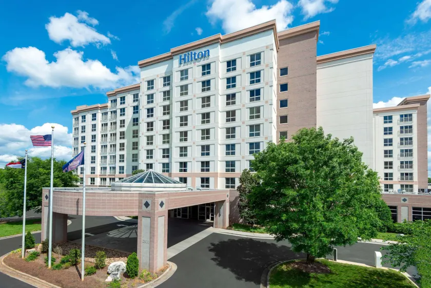 Hilton Charlotte Airport - Image 1