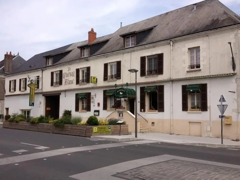 Logis Hostellerie Du Cheval Blanc - Image 1