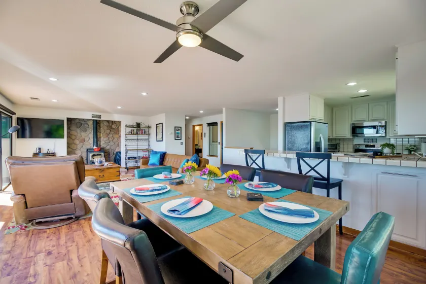 Idyllic Kelseyville Home w/ 2 Decks + Views! - Innvendig