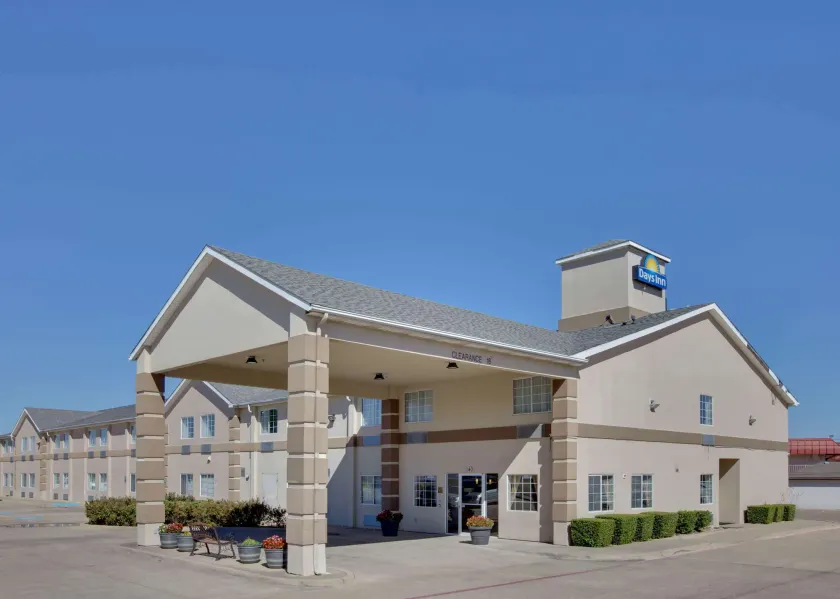 Days Inn by Wyndham Mesquite Rodeo TX - Image 1
