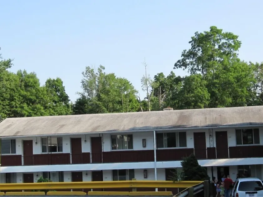 Budget Motor Inn- Mahopac - Image 1