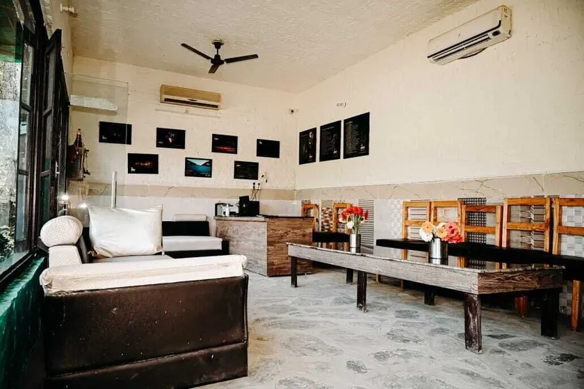 Corbett Tiger Retreat - Sitzecke in der Lobby