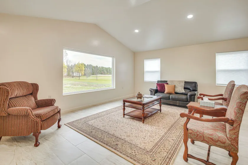 Ski, Fish & Unwind: Peaceful Lake Champlain Home! - Image 1